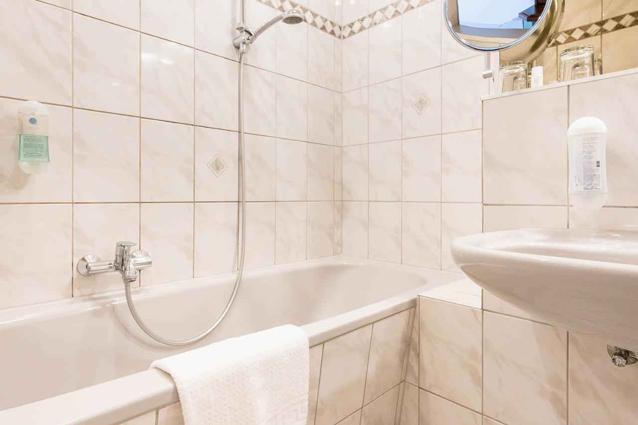 Hotel Frechener Hof Экстерьер фото