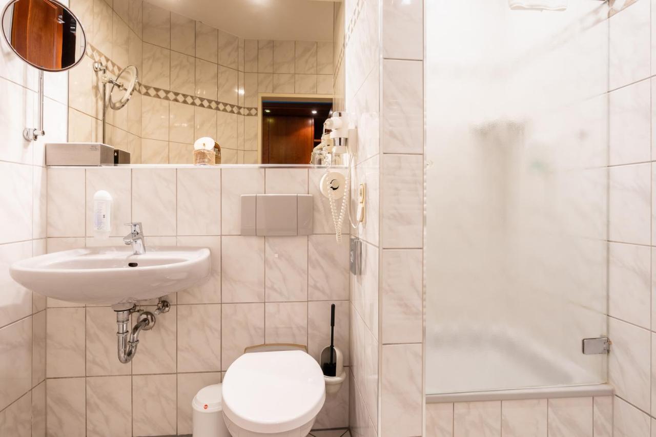 Hotel Frechener Hof Экстерьер фото