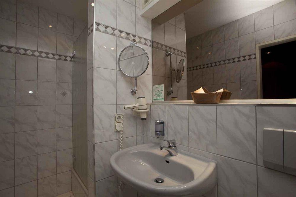 Hotel Frechener Hof Экстерьер фото